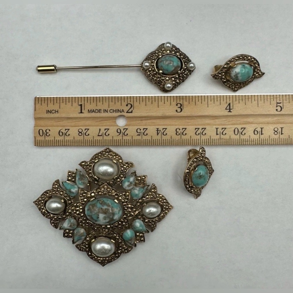 VTG Sarah Coventry “Remembrance” Set - Brooch, Earrings, And Stick Pin 1968 - Picture 16 of 16